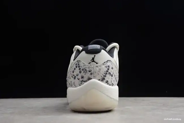 Snake SE Air Light CD6846-002 Jordan Bone Low 11 0703